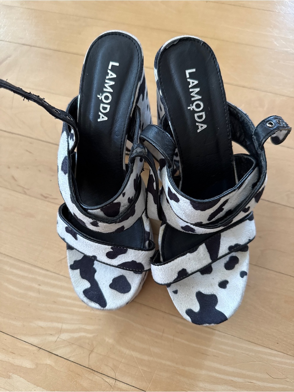 La Moda Black and White Stacked Platform Heels